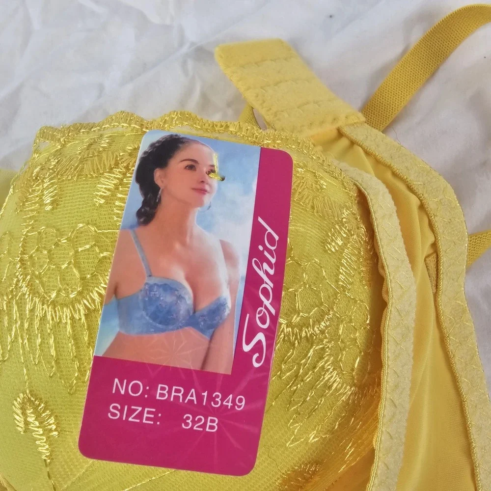 Sophid NWT Womens Lace Padded Bra Size 32B Yellow